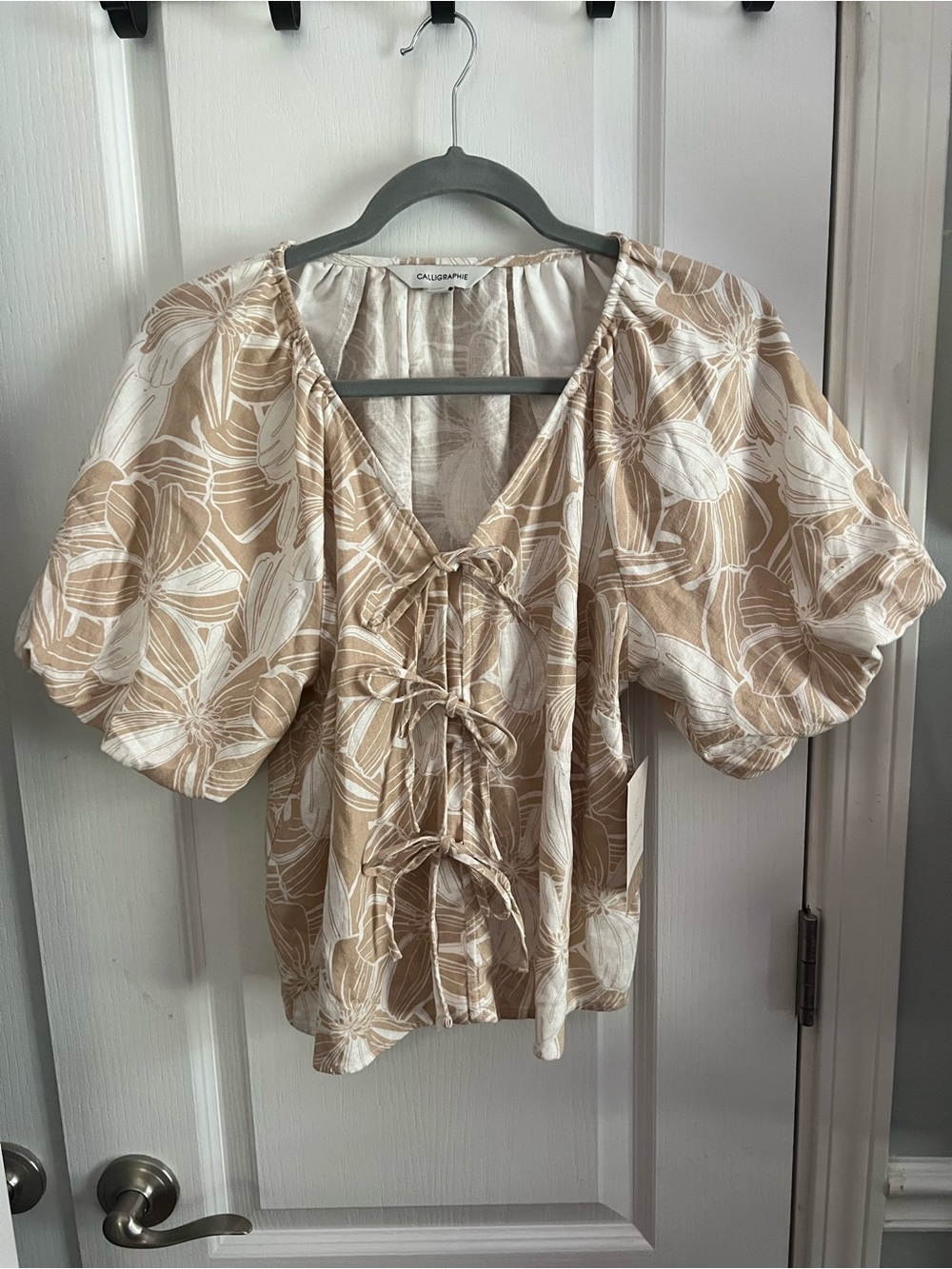 Calligraphie Beige and White Floral Tie-Front Puff Sleeve Blouse-NWT